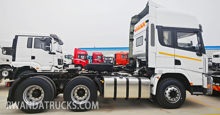 6x4 Shacman Tractor Truck for Sale in Rwanda