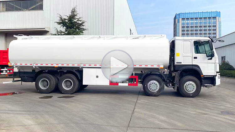 Howo 8x4 Small Milk Tanker Truck for Sale Price in Rwanda