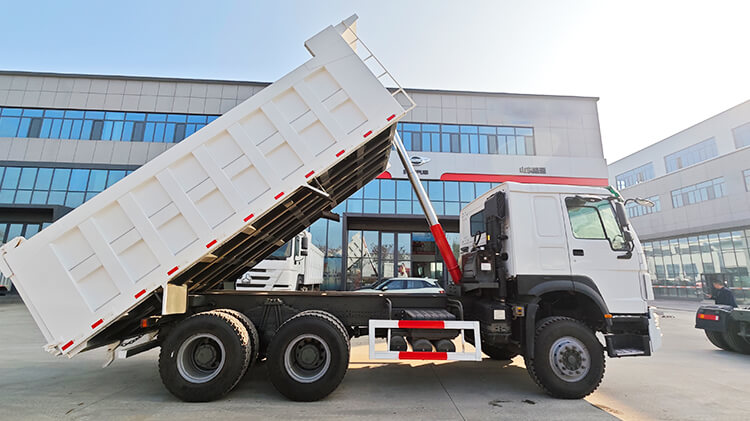 Zz4257 Used Howo 10 Wheeler Dump Truck Price in Rwanda